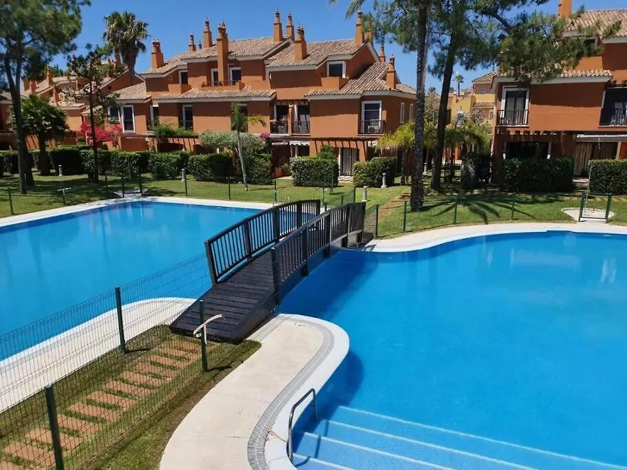 Sol, playa y golf en urbanización de lujo. Villa Islantilla