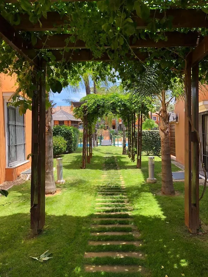 Sol, playa y golf en urbanización de lujo. Villa Islantilla Сasa de vacaciones