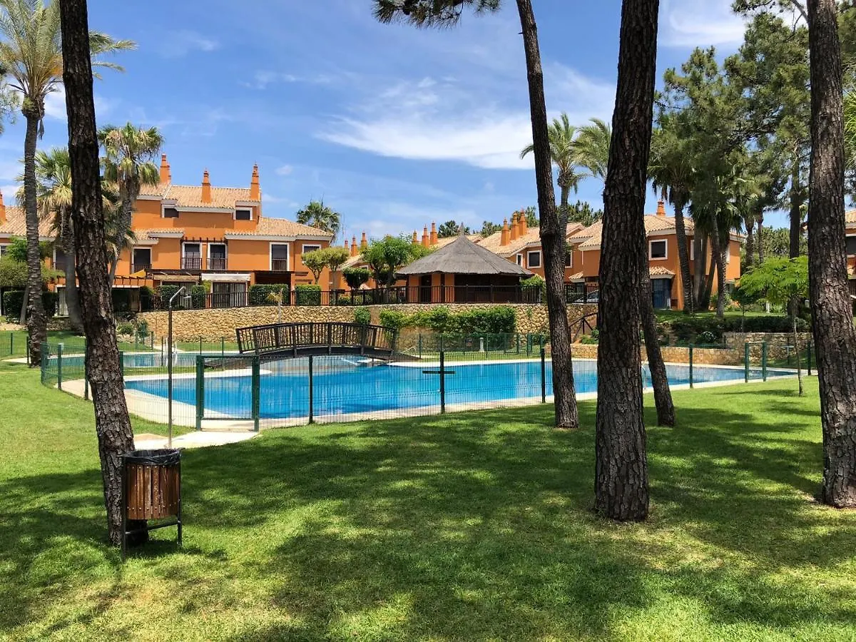 Sol, playa y golf en urbanización de lujo. Villa Islantilla