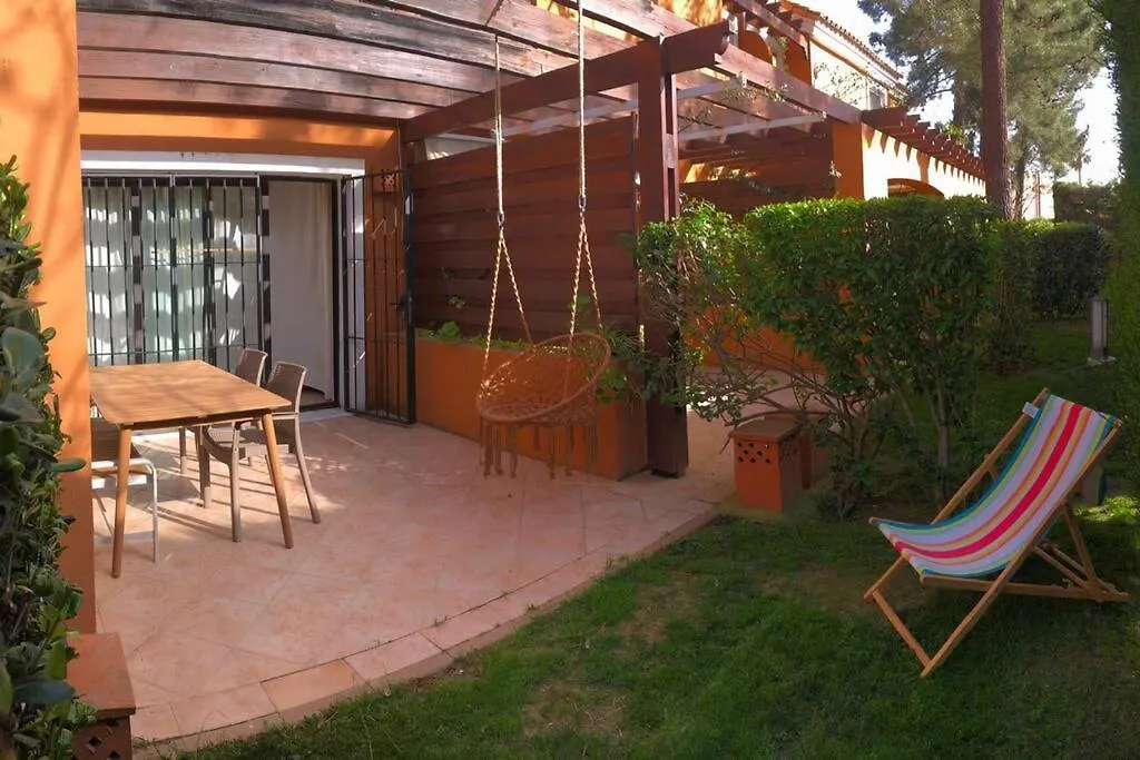 Sol, Playa Y Golf En Urbanizacion De Lujo. Villa Islantilla Spanje