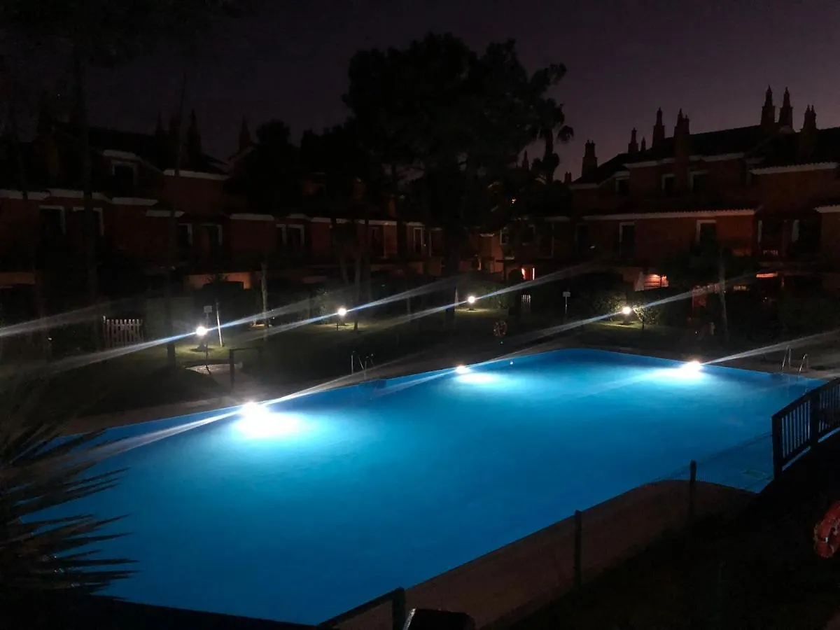 Sol, Playa Y Golf En Urbanizacion De Lujo. Villa Islantilla Spanje